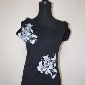 Isabel de Pedro black and white floral print asymmetrical cut blouse